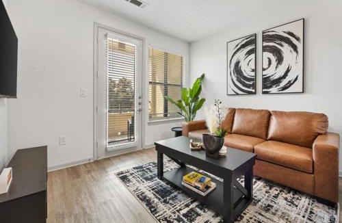 Frisco Apartment | Luxury & Vibrant stay in Frisco with pool & gym