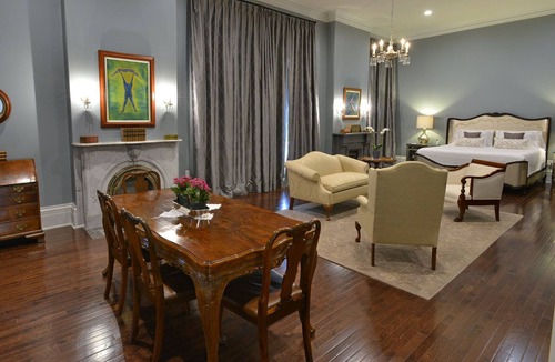 Downtown Memphis Bed & Breakfast | Luxury victorian home with private parking and courtyard