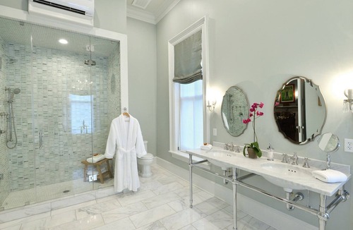 Downtown Memphis Bed & Breakfast | Luxury victorian home with private parking and courtyard
