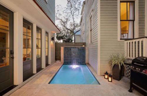Dixon Park House | Luxury Victorian Retreat Heated Pool