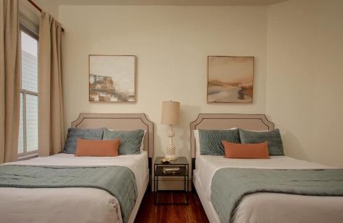 Dixon Park House | Luxury Victorian Retreat Heated Pool