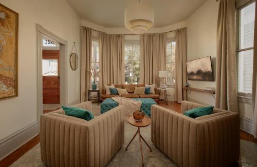 Dixon Park House | Luxury Victorian Retreat Heated Pool
