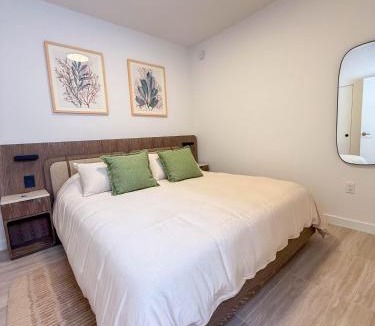 North Beach Apartment | Luxury View-Walk to beach!