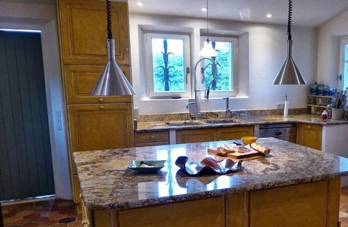 Cadenet House | Luxury, views & privacy in Provence