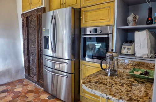 Cadenet House | Luxury, views & privacy in Provence