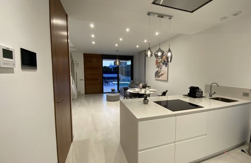 Finestrat House | Luxury villa 10 min. to the beach with pool, garden, 3 bedrooms, 3 bathrooms