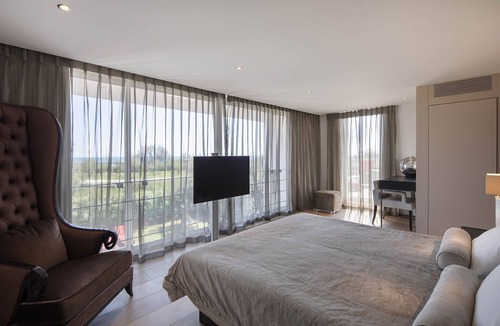 Sete Resort | LUXURY VILLA, 10 PEOPLE, FEET IN THE WATER, BEACHFRONT