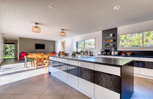 Alignan-du-Vent Villa | Luxury villa (210m2)-AC-Pool-Spa-Games room-Barbecue-Parking.