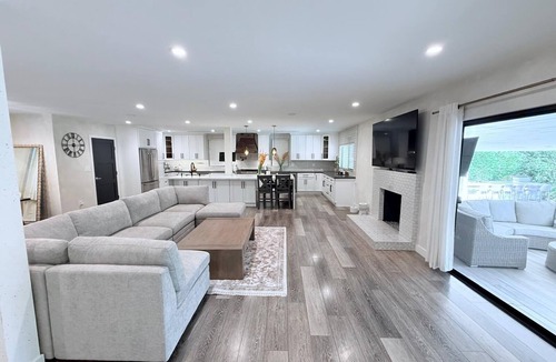 Canoga Park House | Luxury Villa 5BR Pool, Spa, Dry Sauna Oasis