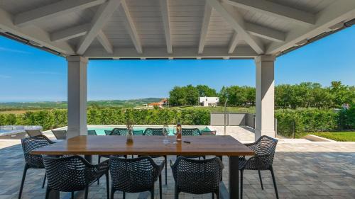 Vranje Selo Villa | Luxury villa Arman with whirlpool in Visinada