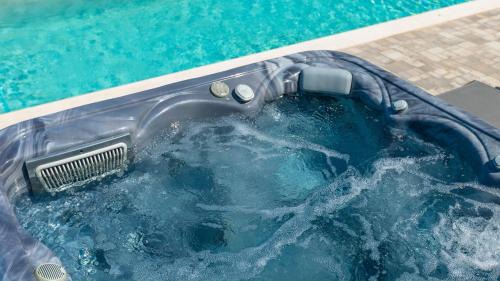Vranje Selo Villa | Luxury villa Arman with whirlpool in Visinada