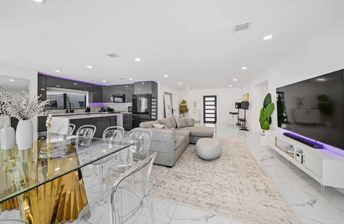 North Miami House | Luxury Villa Azure with Heated Pool 20min to Beach