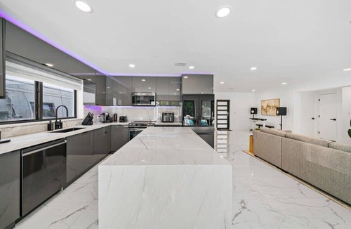 North Miami House | Luxury Villa Azure with Heated Pool 20min to Beach