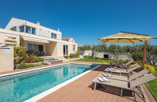 Primosten Burnji Villa | Luxury Villa Cinderella with Swimming Pool
