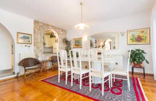 Okrug Gornji Villa | LUXURY VILLA CIOVO Sleeps 17, Infinity Pool, Seafront