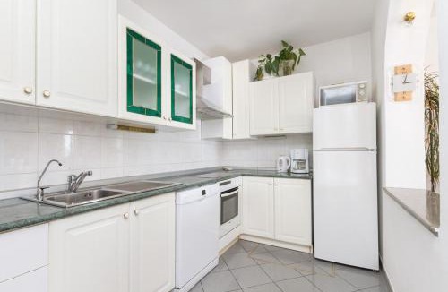 Okrug Gornji Villa | LUXURY VILLA CIOVO Sleeps 17, Infinity Pool, Seafront