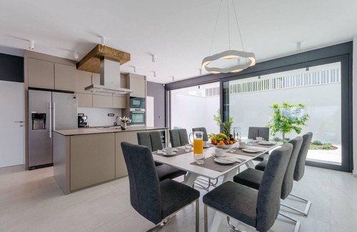 Cove Makarac (Milna) Villa | Luxury Villa Complex Pax & Vitae with heated infinity pools, 16 sleeps