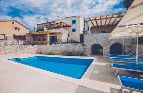 Gabonjin House | Luxury Villa DELUXE with pool and sauna