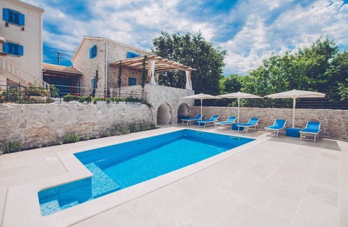 Gabonjin House | Luxury Villa DELUXE with pool and sauna