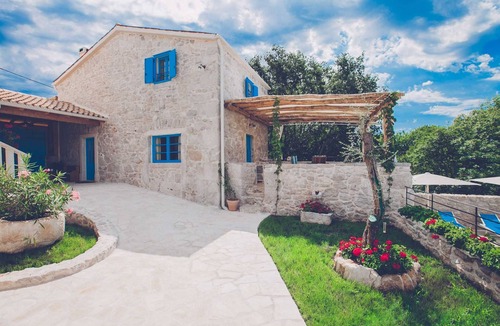 Gabonjin House | Luxury Villa DELUXE with pool and sauna