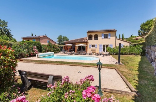 Vallon-Pont-d'Arc Villa | Luxury villa Aux Lions with private pool