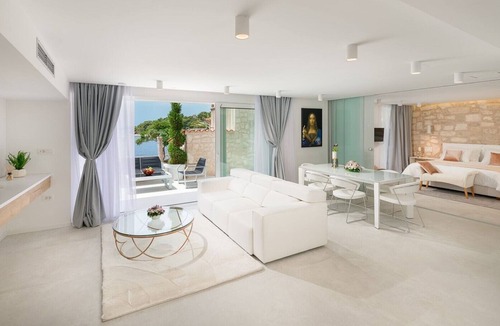 Hvar Old Town Villa | Luxury villa Gariful with jacuzzi in centre of Hvar