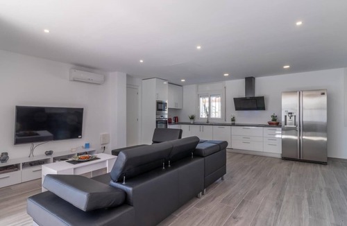 Empuriabrava Villa | Luxury villa, heated pool, wifi, satellite