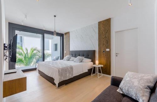 Cove Makarac (Milna) Villa | Luxury Villa