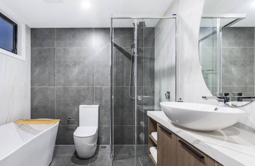 Runaway Bay Villa | Luxury Villa in Runaway Bay