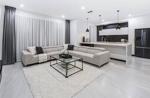 Runaway Bay Villa | Luxury Villa in Runaway Bay