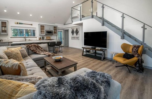 Alta Apartment | Luxury Villa in Sierra Mountains