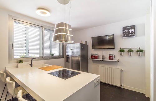 Burjasot Villa | Luxury Villa in Valencia with private pool and cinema roomBig house