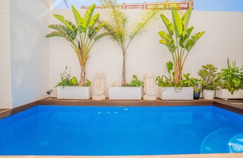 Burjasot Villa | Luxury Villa in Valencia with private pool and cinema roomBig house