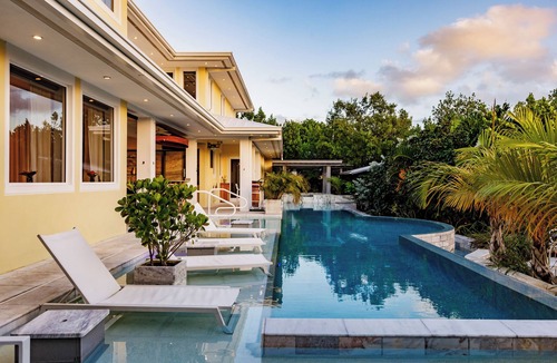 Marathon Villa | Luxury Villa-Infinity Pool-Jacuzzi-Endless Amenities-