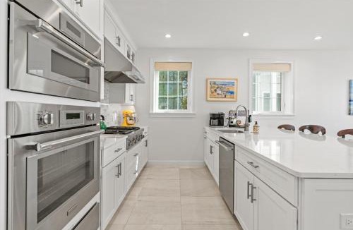 Jacksonville Beach Villa | Luxury Villa Just Steps to Beach