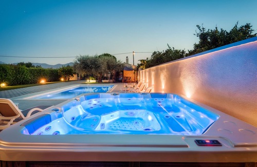 Metkovic Villa | LUXURY VILLA JERKOVIĆ WITH HEATED POOL AND JACUZZI