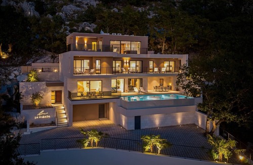 Borak Villa | Luxury Villa La Mirada