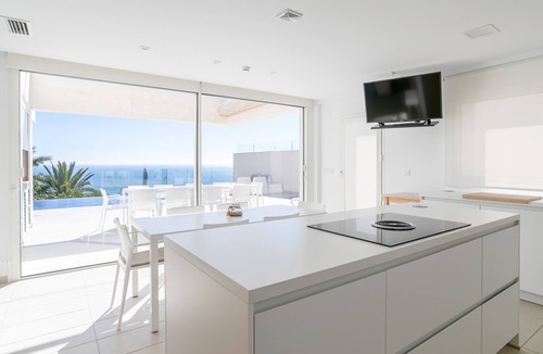 Coveta Fuma Villa | Luxury Villa Lizo with Fabulous View, Pool, Terrace & Wi-Fi