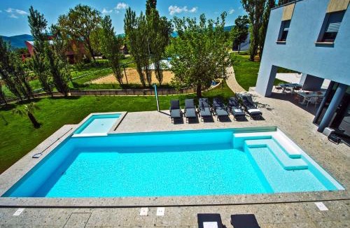 Donji Prolozac Villa | Luxury Villa Lucella, big pool, spa, tennis, gym, volleyball