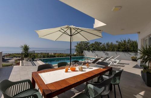 Krvavica Villa | Luxury villa Mae in Makarska, pool and gym