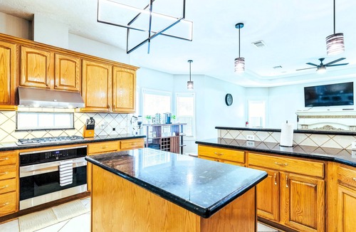 Edelweiss House | Luxury Villa near A&M w/Grand Hall & Game Room