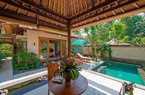 Kelusa Villa | Luxury Villa near Ubud with private infinity pool and a lounging pavilion