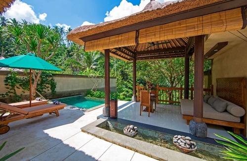 Kelusa Villa | Luxury Villa near Ubud with private infinity pool and a lounging pavilion