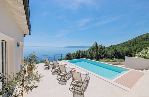 Medveja Villa | Luxury Villa Orient with Pool