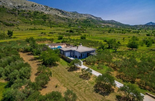 Srinjine Villa | Luxury Villa,private pool, sauna,Jacuzzi,near Split