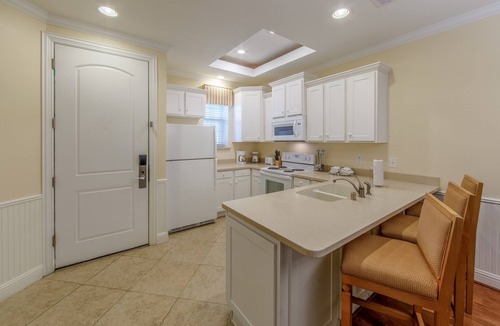 Galveston Villa | Luxury Villa, Private Lounge Access, Pool and Gym