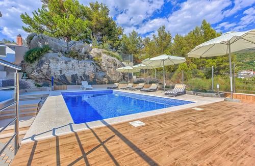 Strozanac Villa | Luxury Villa Rock – Your Private Oasis in Split/Podstrana