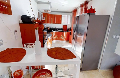 Laudun House | Luxury villa: SPA, infinity pool on the hillside