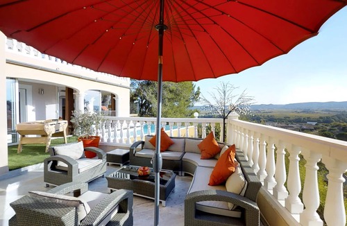 Laudun House | Luxury villa: SPA, infinity pool on the hillside