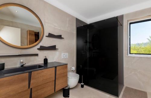 Pican Villa | Luxury Villa Santa Cruz with XL pool and Jacuzzi